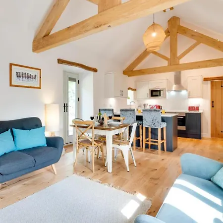 Hog Barn At Howe End * Каслтон